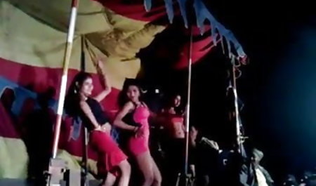 एक अच्छा डिक के हिंदी सेक्सी फुल मूवी साथ लंबा आदमी