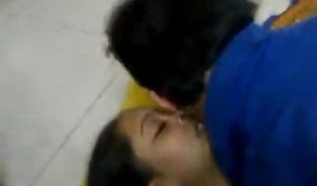 रोमी वर्षा आदमी के लिंग पर सोमरस का प्रदर्शन एचडी फुल सेक्सी फिल्म करती है