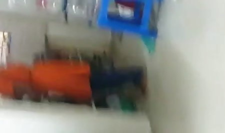 लड़की बाथरूम में खुद को फुल सेक्सी मूवी वीडियो में संतुष्ट करती है