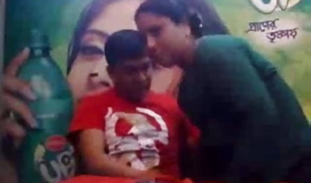 शिक्षक के सामने अपना परिचय देते हुए हिंदी मूवी फुल सेक्सी मूवी छात्र कक्षा में हस्तमैथुन करने लगा