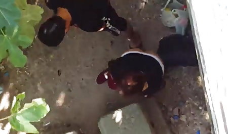 गोल्डन बालों वाली लड़की एक छेद को फुल सेक्सी फिल्में घुमाती है