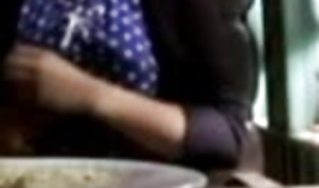मॉम फुल सेक्सी मूवी वीडियो में जेना रॉस बेटी को सबक सिखाती हैं