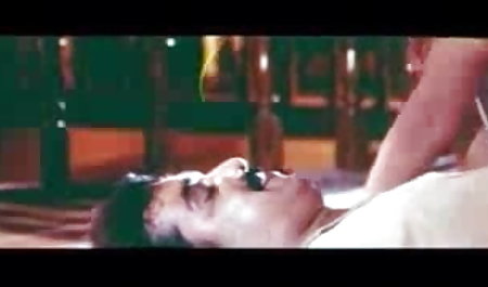 युवा erotomaniac सोफे सेक्सी फिल्म सेक्सी फुल एचडी पर हस्तमैथुन करता है