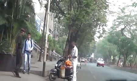 भूरे बालों वाली हाहल एक युवा पड़ोसी से सेक्सी मूवी फुल हिंदी मिलने गई