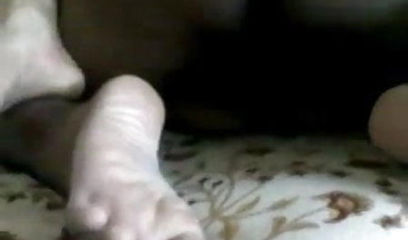 सुंदर लड़की एक सफेद बिस्तर पर खुद को संतुष्ट करती सेक्सी फुल मूवी फुल मूवी है।