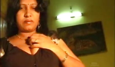 स्लट एडिंग डिक्स उनमें सेक्सी फिल्म फुल एचडी में सेक्सी फिल्म से एक को चूसता है और फिर उसे उसकी गीली चूत में पेल देता है!
