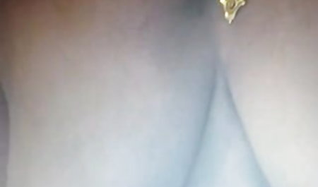 एक सफेद सोफे पर सेक्सी फुल फिल्म दो समलैंगिक गोरे