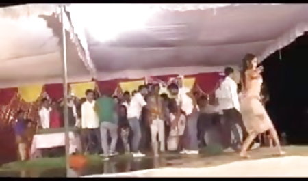 कैमरा नग्न लड़की पर भोजपुरी सेक्सी फुल मूवी दिखाया गया