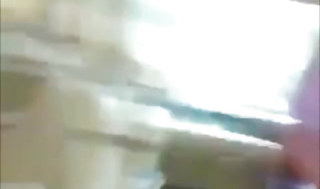एक पूल में आराम करती प्रेमिका सेक्सी हिंदी फुल मूवी के साथ डायमंड किटी