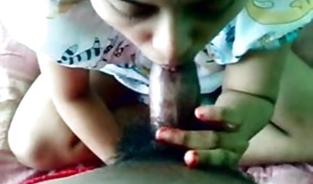 गोरा अपने सींग अंग्रेजी फुल सेक्सी मूवी प्रेमी को एक blowjob देता है