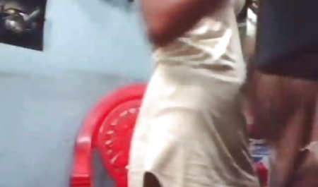 सौंदर्य एक गहरा गला अंग्रेजी सेक्सी वीडियो फुल एचडी मूवी blowjob करता है